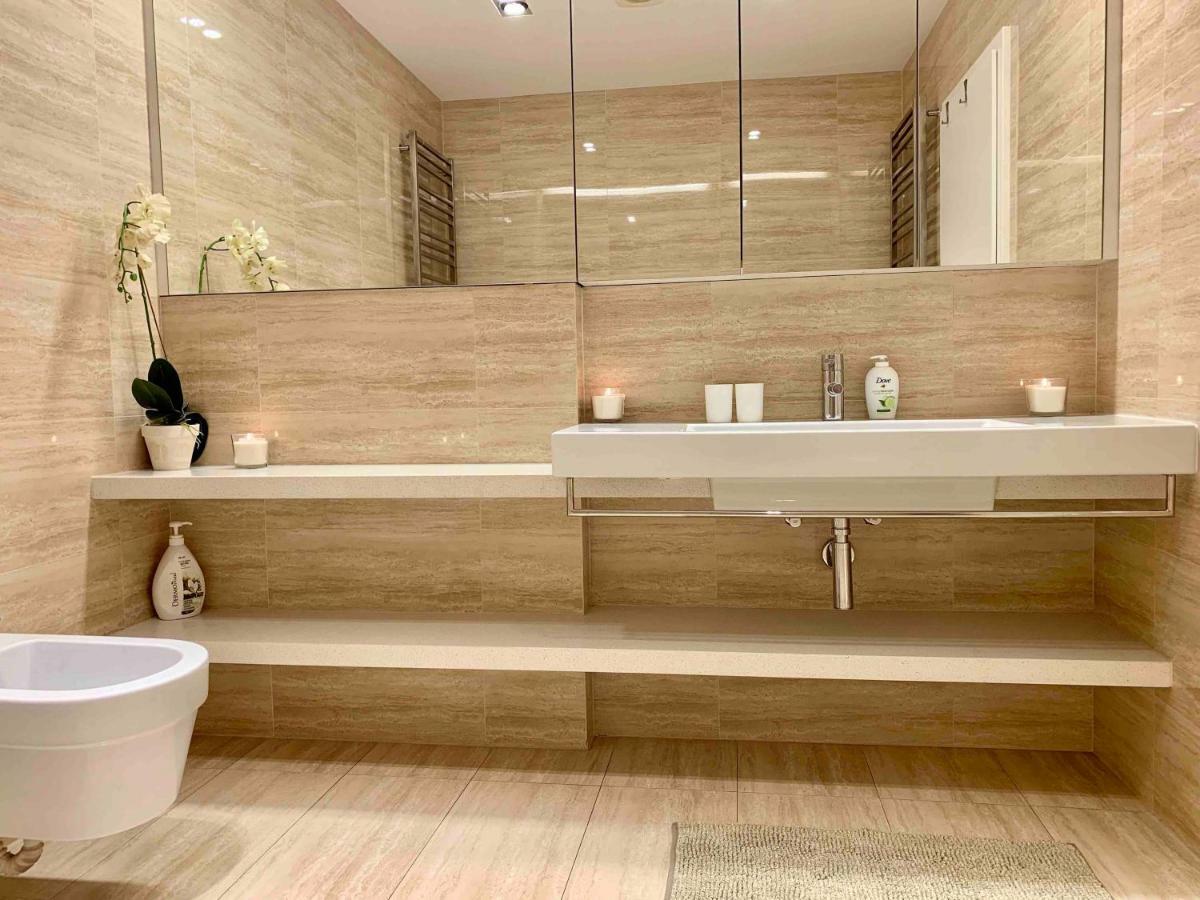 Luxury Apartment In The Center Of Прага Екстериор снимка