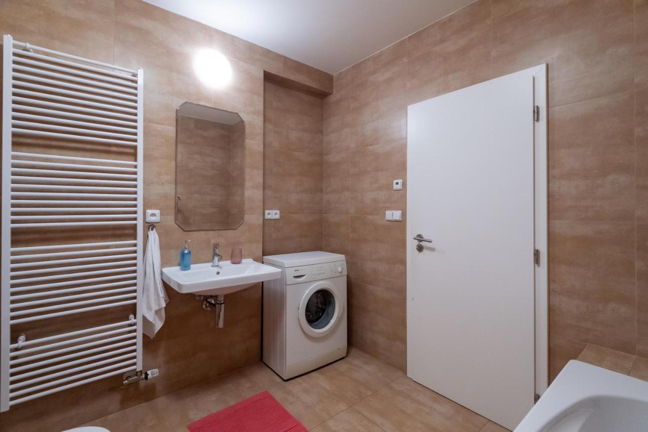 Luxury Apartment In The Center Of Прага Екстериор снимка